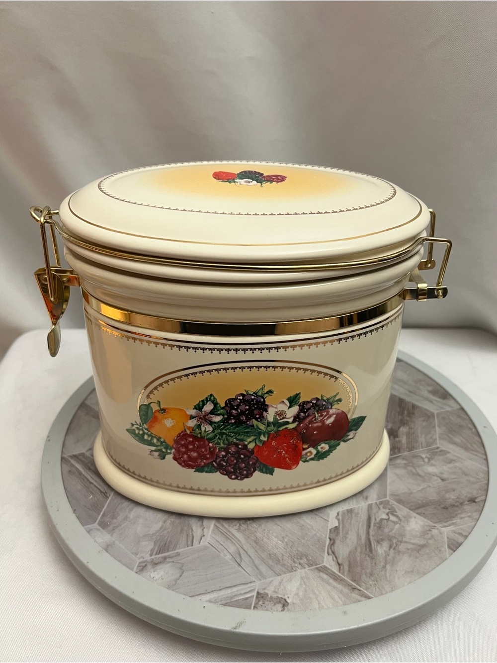 Knott’s Berry Farm Ceramic Canister Fruit Clamp Lid Kitchen Storage Jar